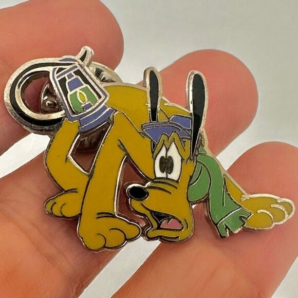 Disney Pluto collectible pin - Picture 1 of 6